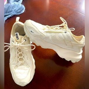 Nike Wmns TC 7900 'Sail'